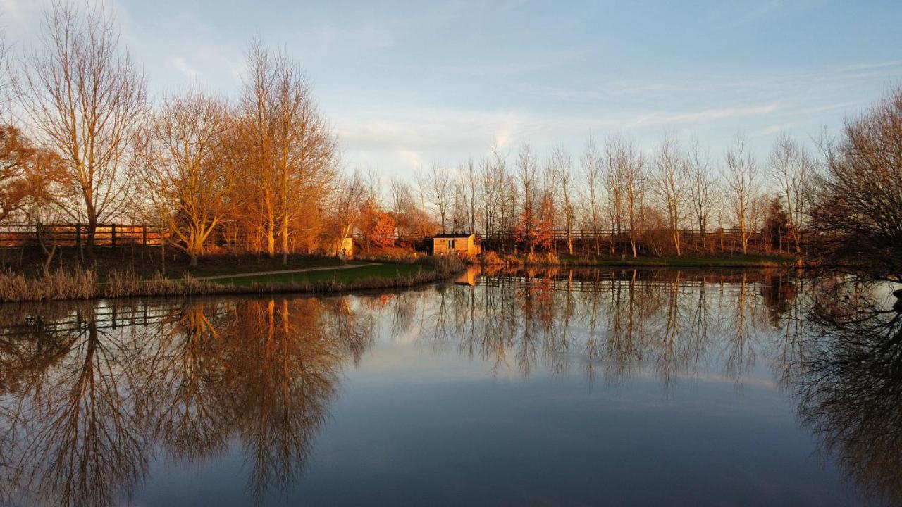 Luxury Shepherds Hut - The Sweet Pea By The Lake York Exteriör bild